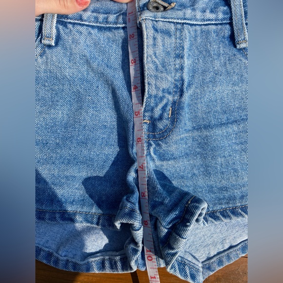 Vintage Canadian Denim Jean Shorts Lightwashed | SIZE: US 7 - Picture 9 of 11